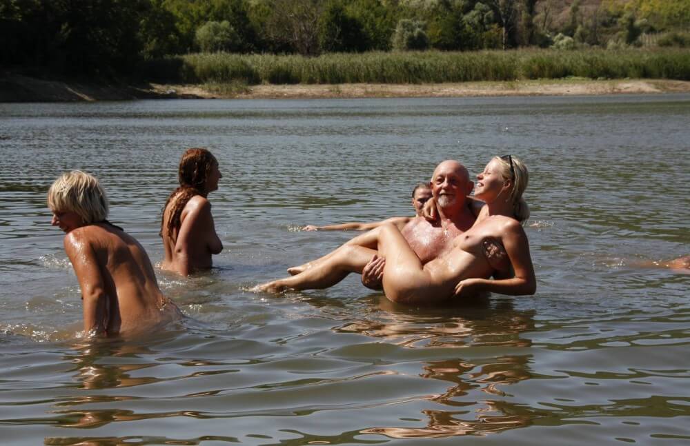Naturist Family Event # 25 - Nature is the best home for a naturist