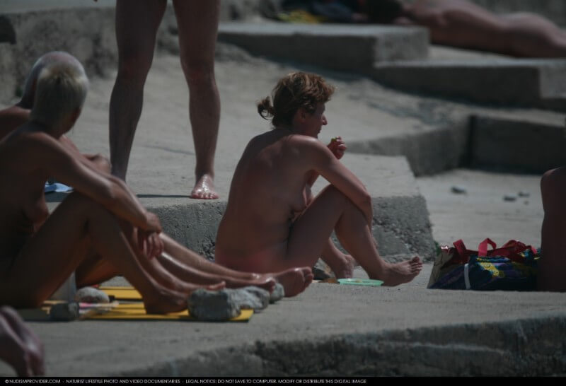 Nudist Rocky Family Angle gallery - Nudists value harmony and tranquility