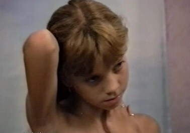 Naturistin: Julia Akt Dessous - The desire to be closer to nature and without clothes