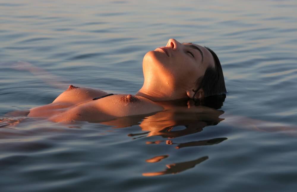 Sunlight Water to the Night pics - Living without unnecessary worries or restrictions is the essence of naturism