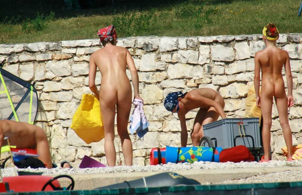 Sporty and Athletic Sands gallery - A naturist strives for inner harmony and emotional balance