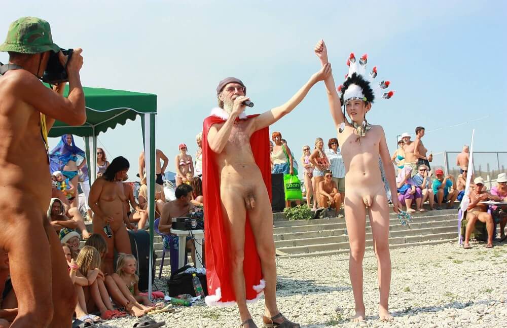 Native Headdress Dance pics - Simplicity is the key to nudism