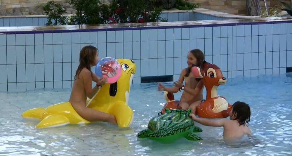 Aqua Extravaganza 1 Full HD - Nudity is an expression of natural beauty and harmony