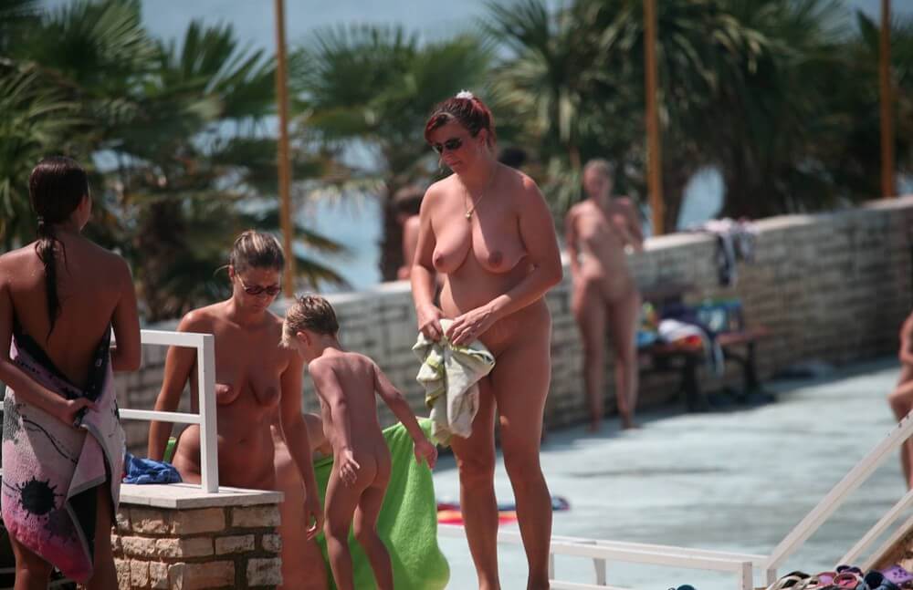 Boardwalk Biking pics - Naturalness and freedom go hand in hand with naturism
