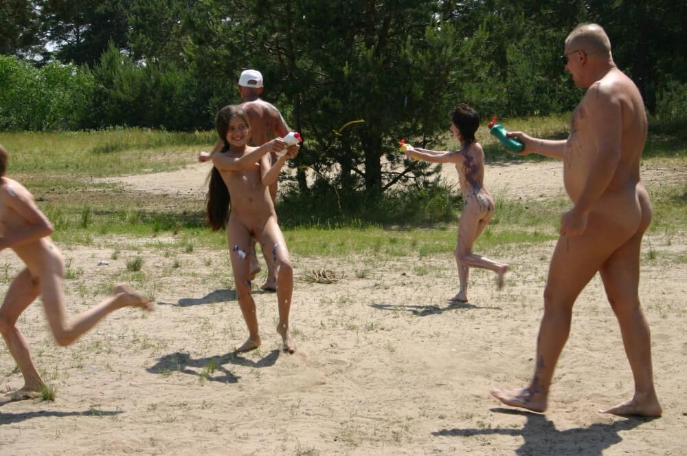 Kiev Group Painting Wild pics - Nudism and natural harmony