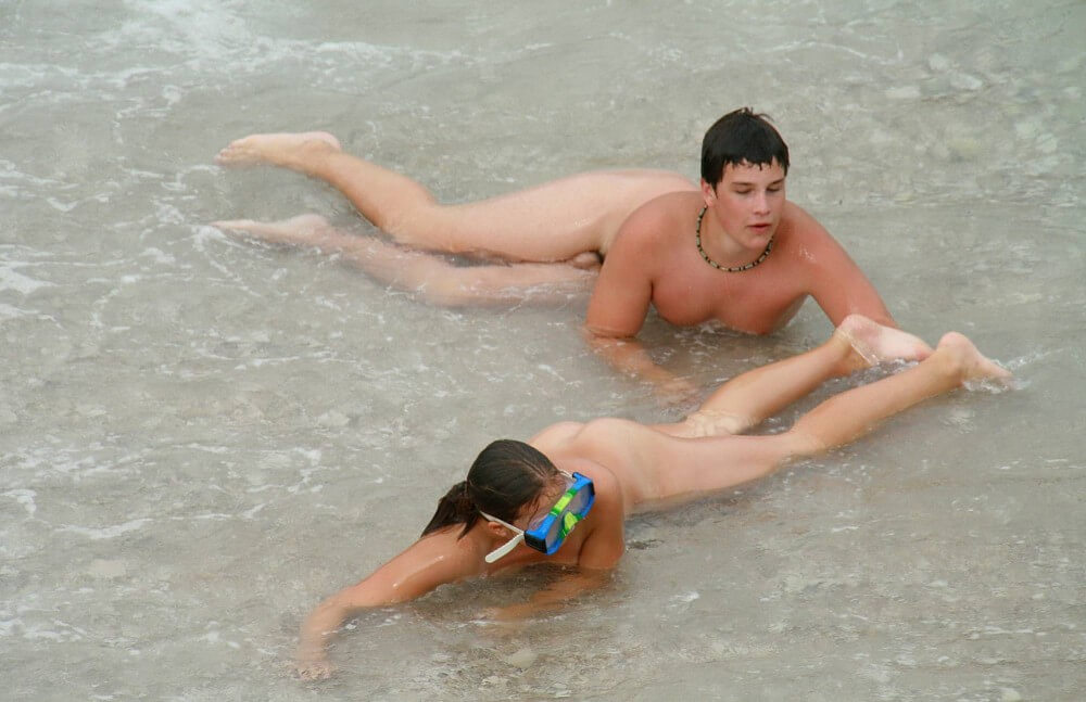 Wading In The Shallows pics - Nudism is based on sincerity