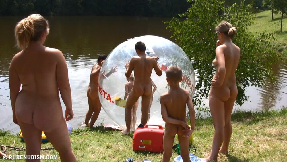 Aqua Nude Relaxation Full HD - World Naturist Federation