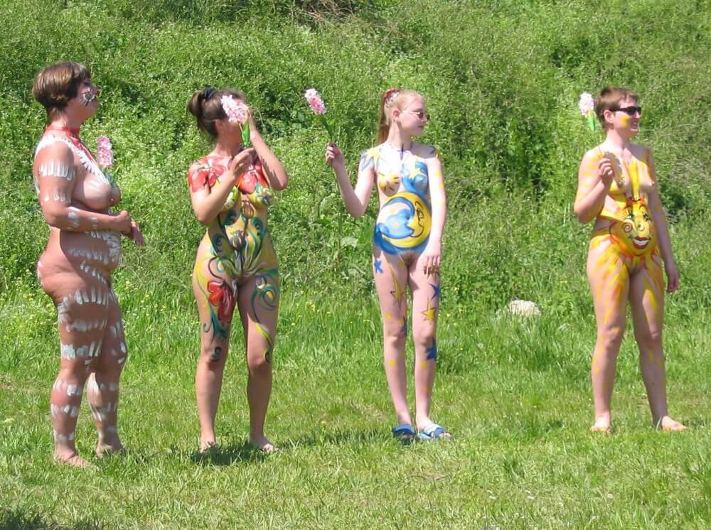 Family String-Apple Game Pics - Interaction with nature through naturism and nudism
