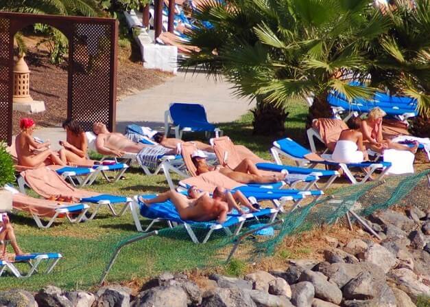 Enature - Les textiles - Naturism teaches us to accept everyones differences and unique qualities without embarrassment