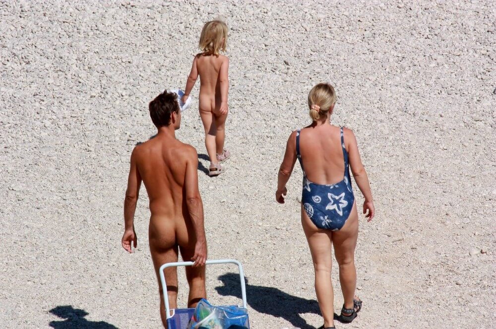 Beach Voyage Nudism Life pics - Nudism supports personal freedom and individuality