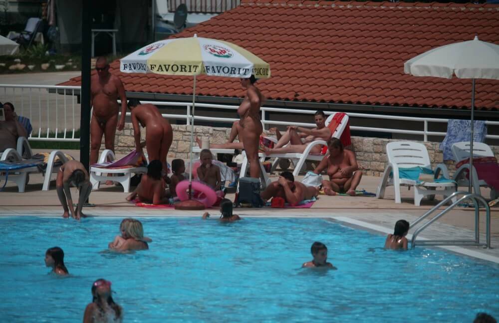 Naturist Pool Observation pics - Naturism and society