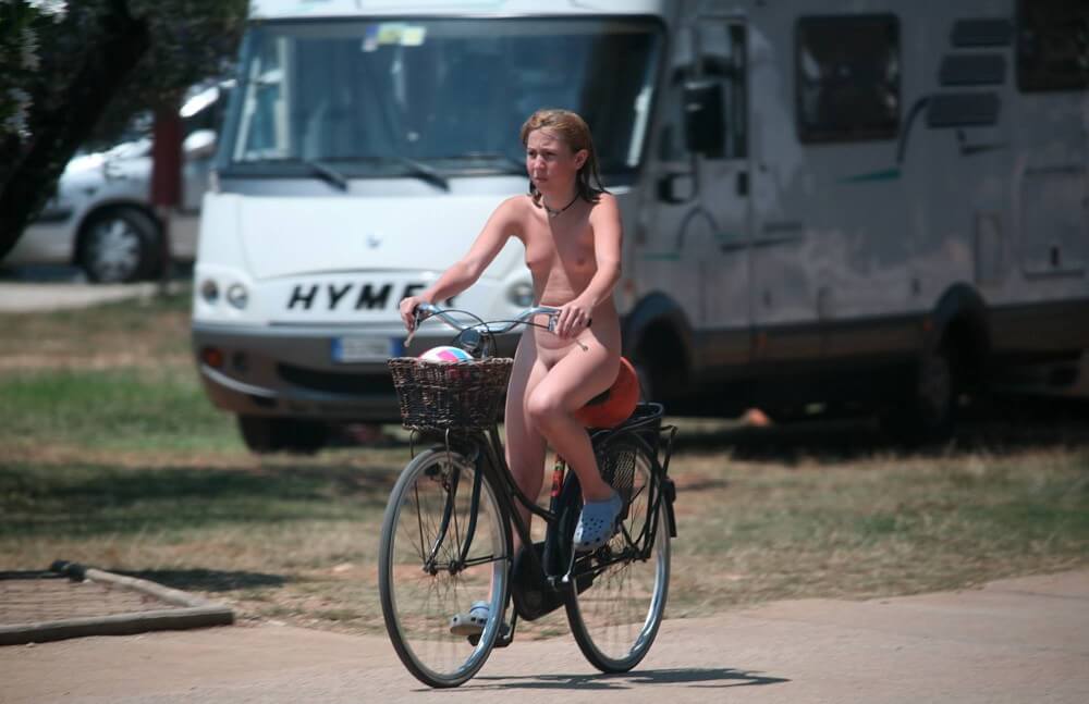 Leaving the Outdoor Site pics - In naturism, sincerity and openness toward others are valued