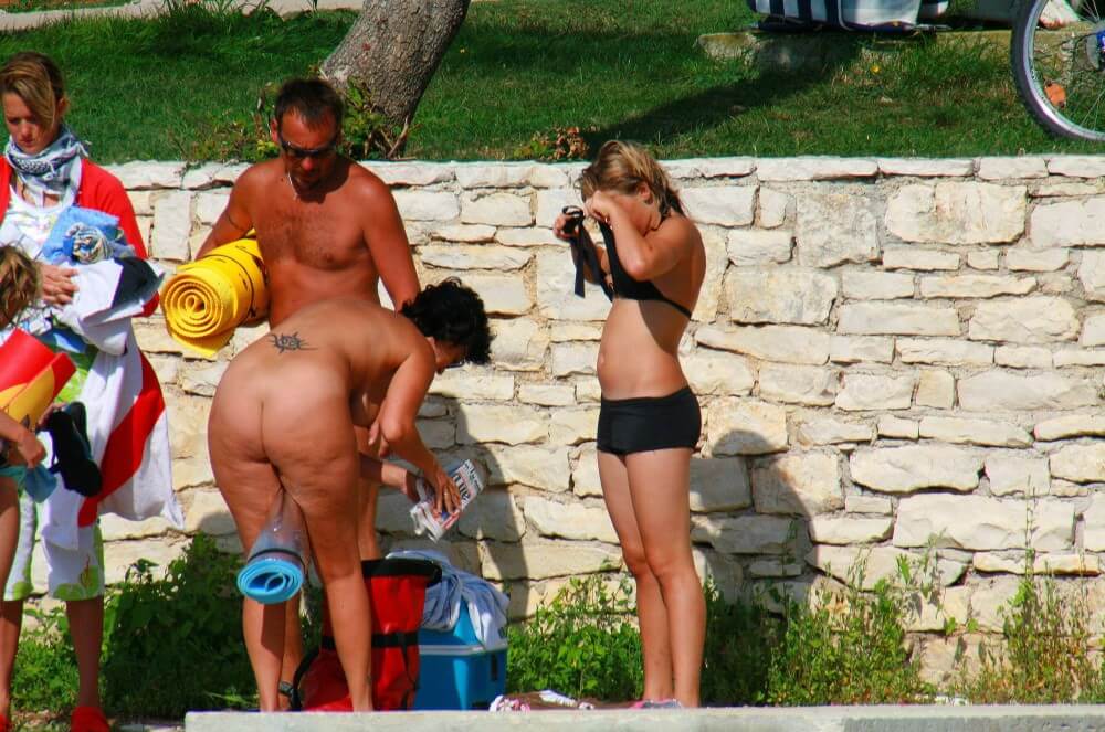 Ula FKK Sisters Day photo gallery - They value simplicity and naturalness, and encourage people not to feel self-conscious about being naked