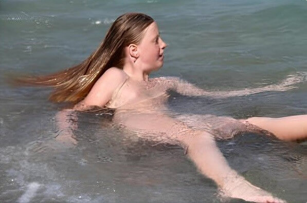 Turqoise Water Splash pics - Nudity helps you understand yourself and the people around you better