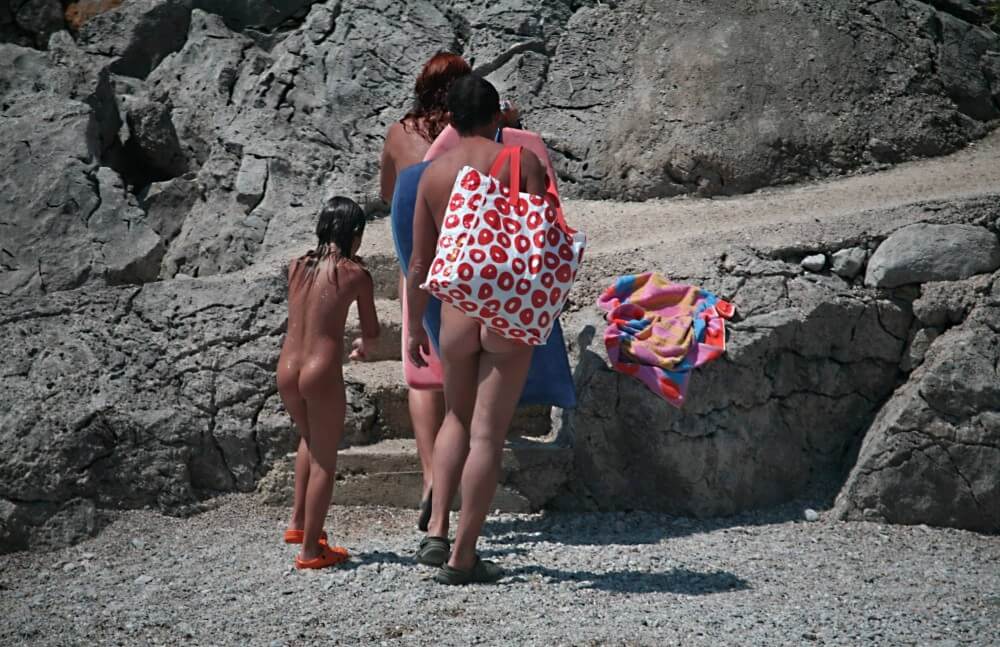 Calling To Go Home pics - Freedom and naturalness are important to naturists