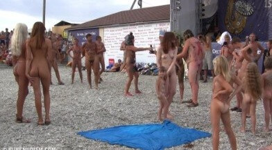 Cool Day At The Beach Full HD video - This practice of going nude was embraced by the highest ranks of the aristocracy