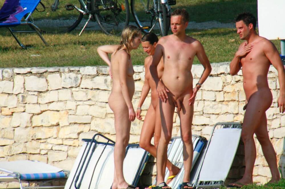Ula FKK Couples Profile pics - The practice of naturism is a path to inner harmony and peace