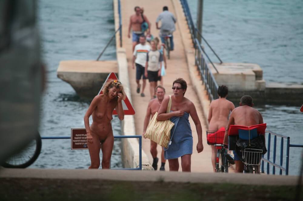 Crete FKK Bridge Crossing photos - Spontaneous Nudism Thrives