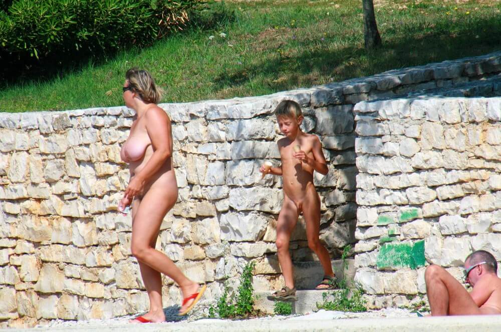 Ula FKK Wall-Side Families pics - It values inner balance and peace of mind