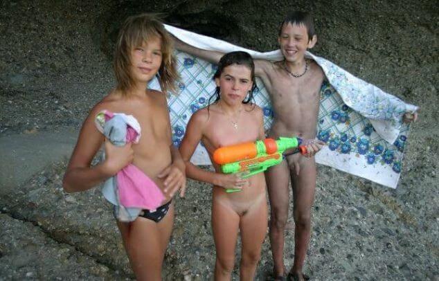 Naturism photo gallery # 33 - Nudity fosters the development of trust and sincere relationships