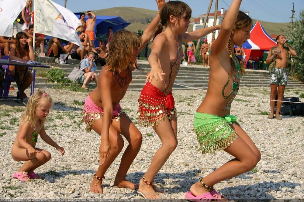 Festival and dancing photos - Nudism contributes to the strengthening of psychological health