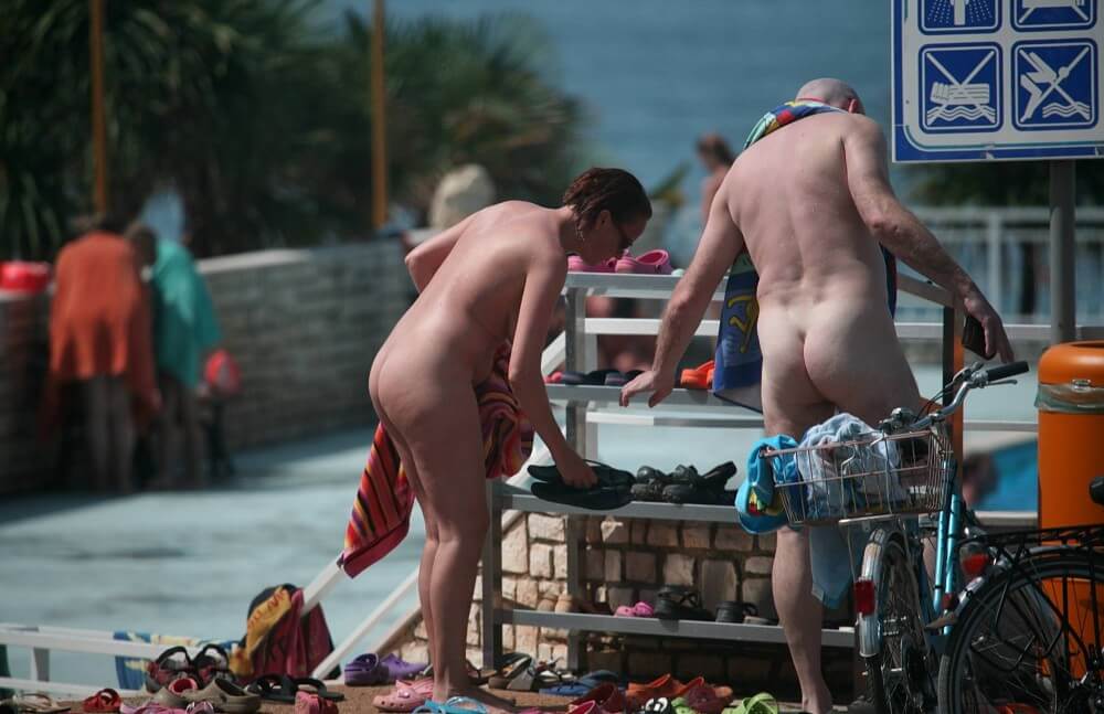 Pool Arrivals and Departures pics - Nature is the best home for a naturist