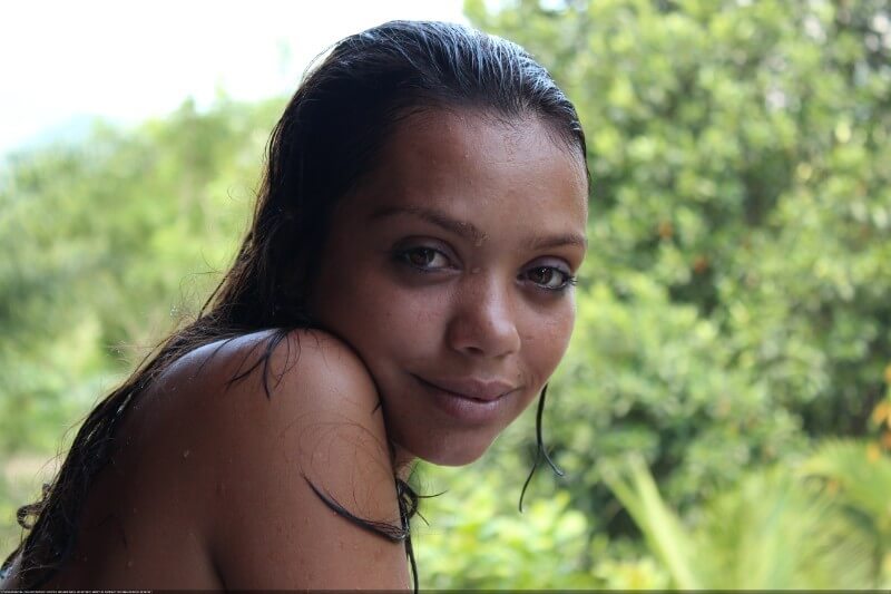 Tropical activities 1-25 gallery - Naturism encourages sincerity and honesty regarding the body
