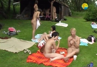 Naturist Freedom: Cottage Picnic - The worship of the naked body