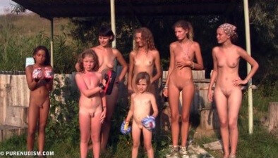 Coastral Paradise Full HD - A nudist values simplicity in life and naturalness in expression
