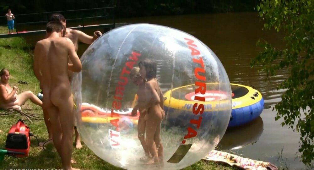 Daytime Family Picnic Full HD - Nudity helps you understand yourself and the people around you better