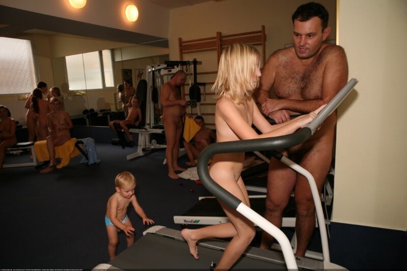 Record room naturists photos - The body looks beautiful and natural in its natural, unadorned state
