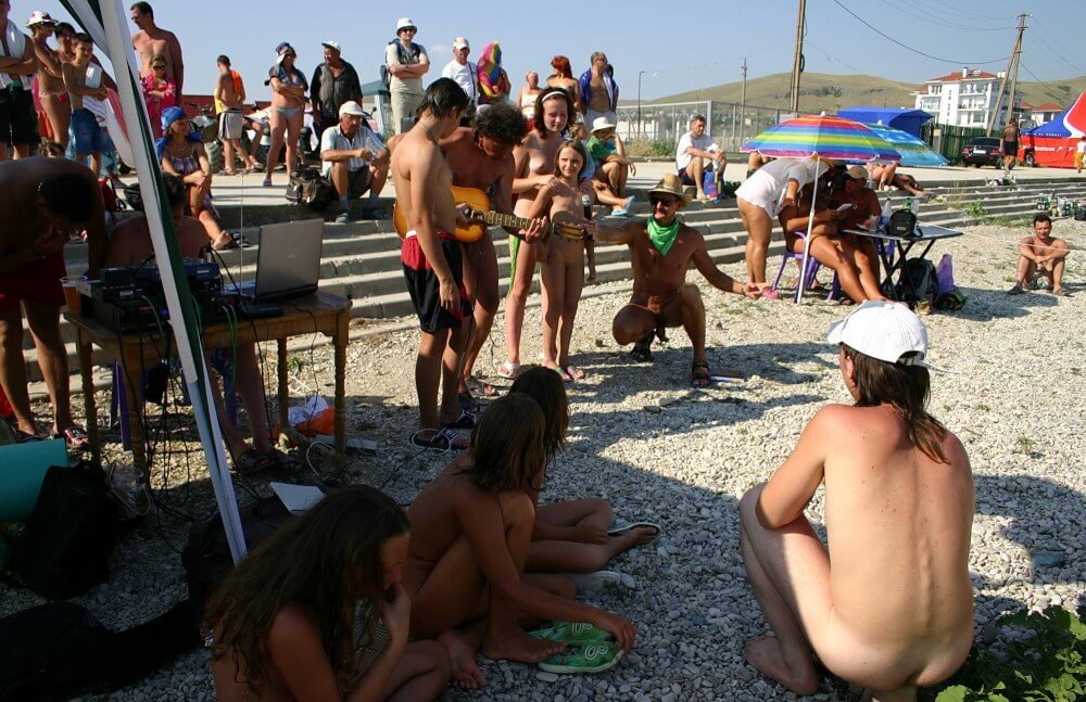 Nude Party By The Steps pics - People who participate in nude recreation seek psychological comfort