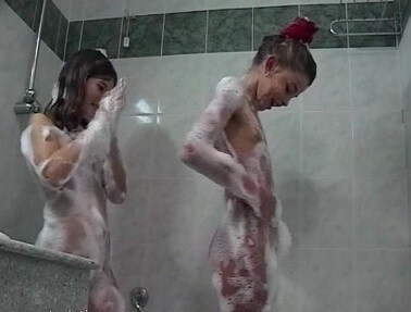 Naturistin: Rain Holiday 4 - Naturalness requires openness