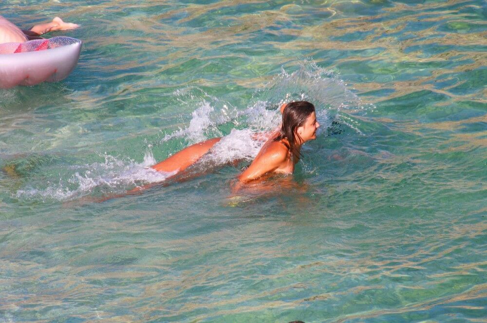 Ula FKK Teen Shore Run pics - Accepting oneself fully is the foundation of naturism