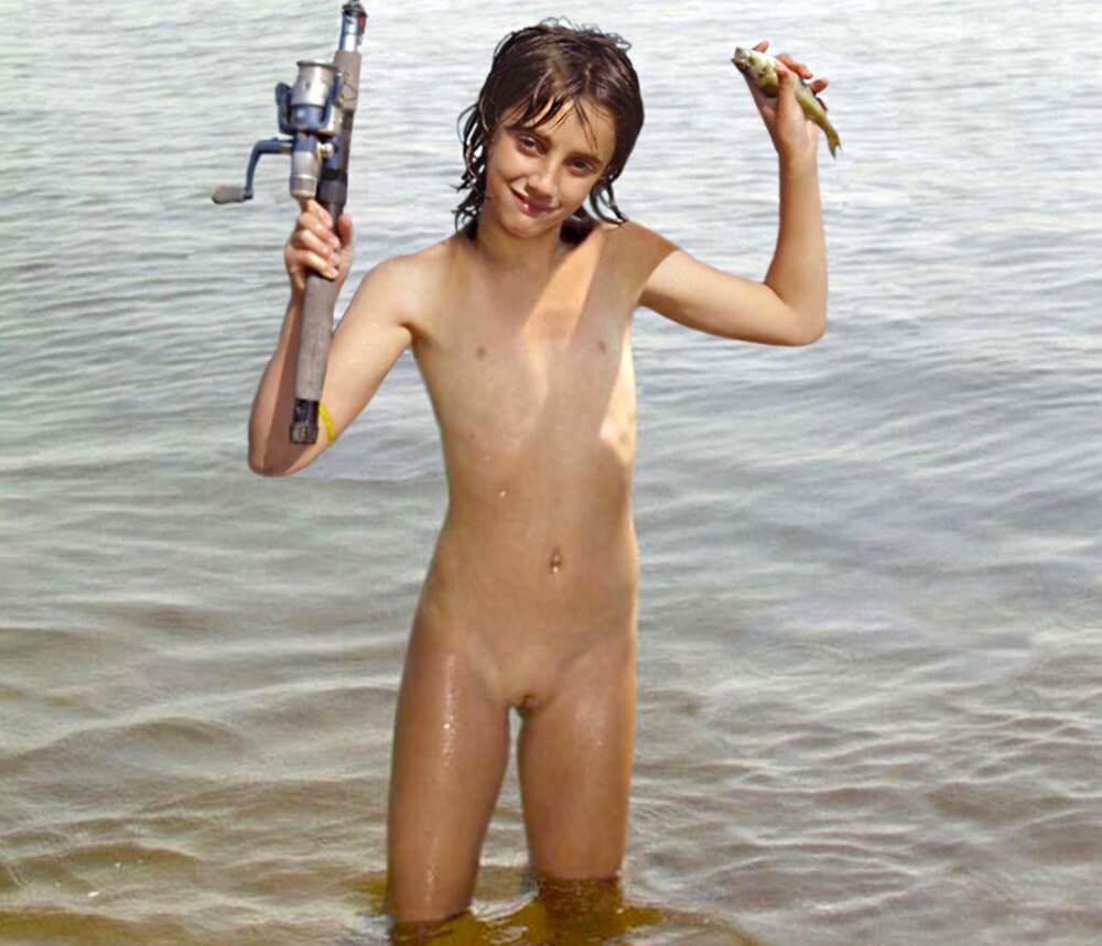 Naturism photo gallery # 42 - The first step toward home nudism