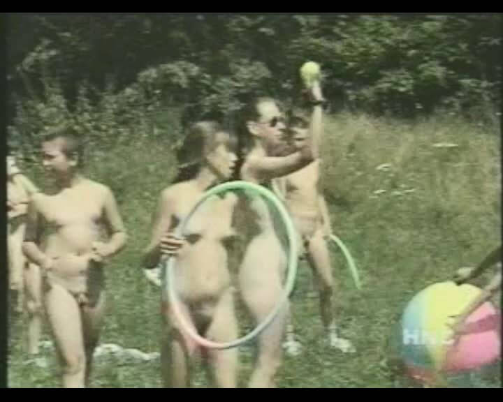 Helios Natura: Nudi Youth Weekend - Nudism is a way to improve health and boost self-esteem