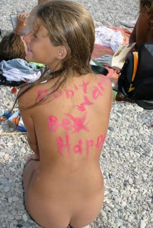 Osez vivre nu… Documentary naturism - People seek unity with nature through naturist practices